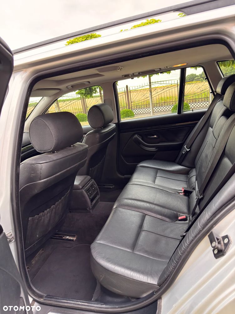 BMW Seria 5 525d - 11