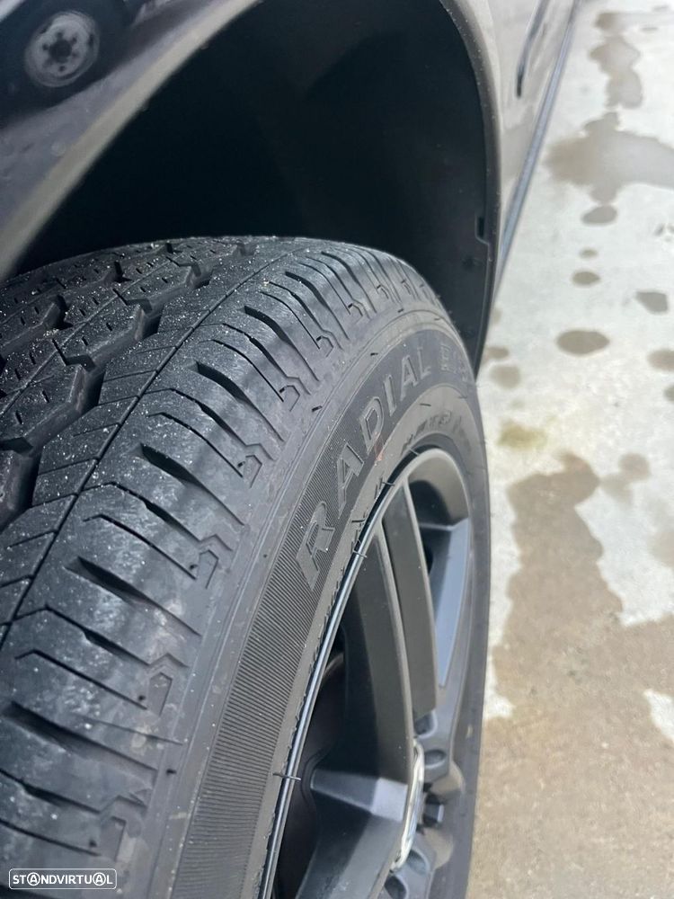 Mercedes-Benz Vito 6 lugares Automática - 23