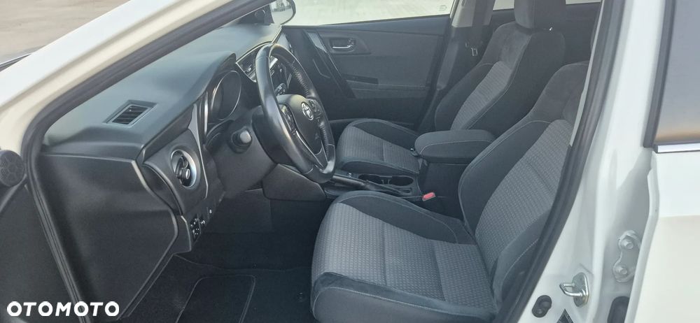 Toyota Auris - 11