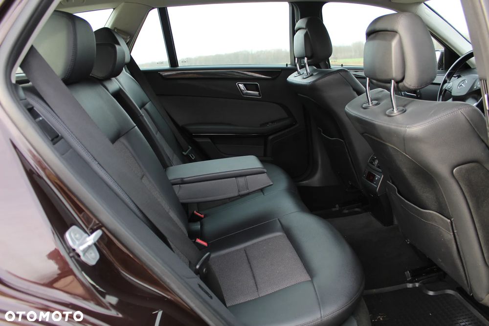 Mercedes-Benz Klasa E 250 CGI BlueEFFICIENCY 7G-TRONIC Avantgarde - 27