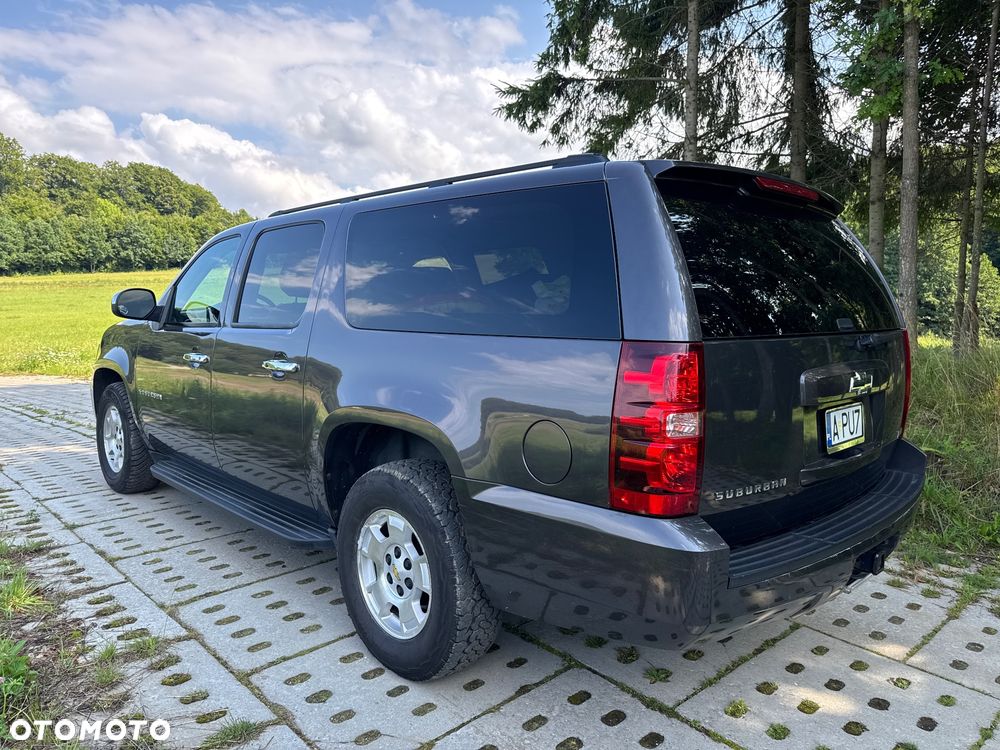Chevrolet Suburban - 1