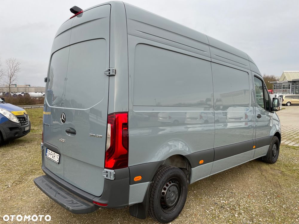 Mercedes-Benz Sprinter - 2