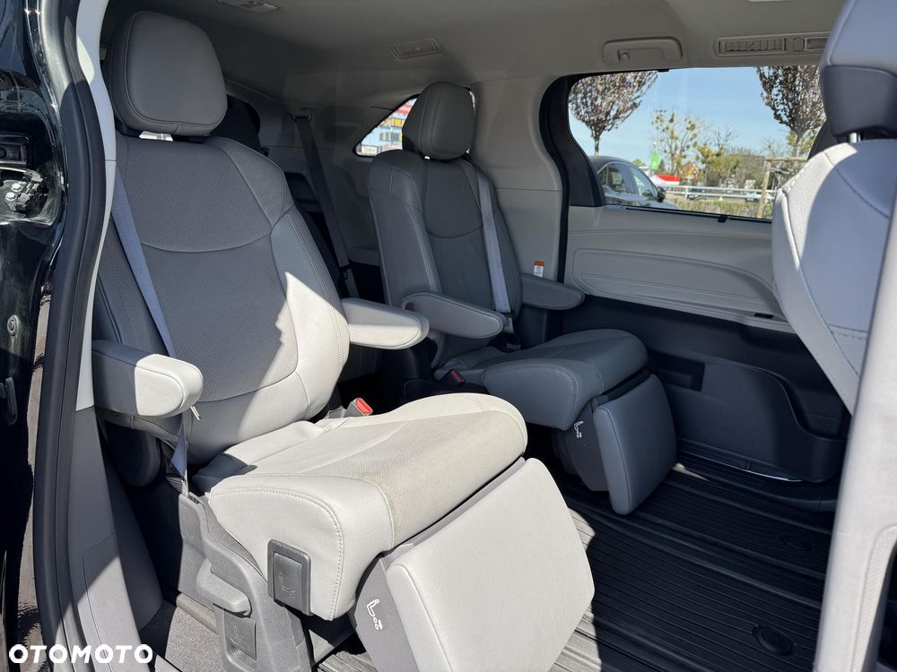 Toyota Sienna - 17