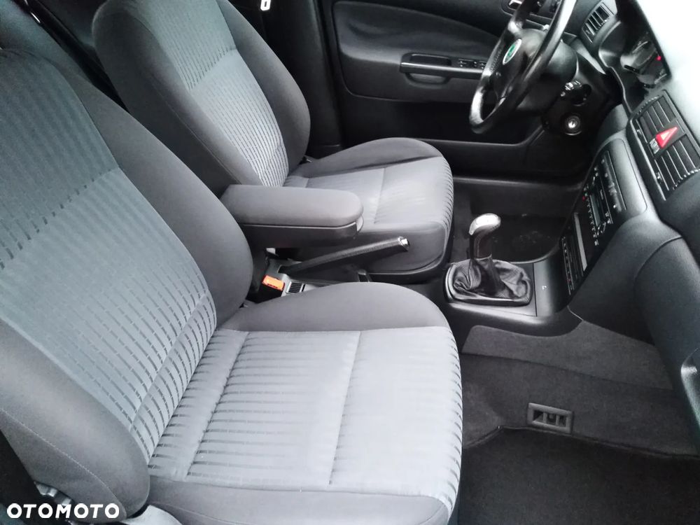 Skoda Octavia 2.0 Combi Ambiente 4x4 - 32