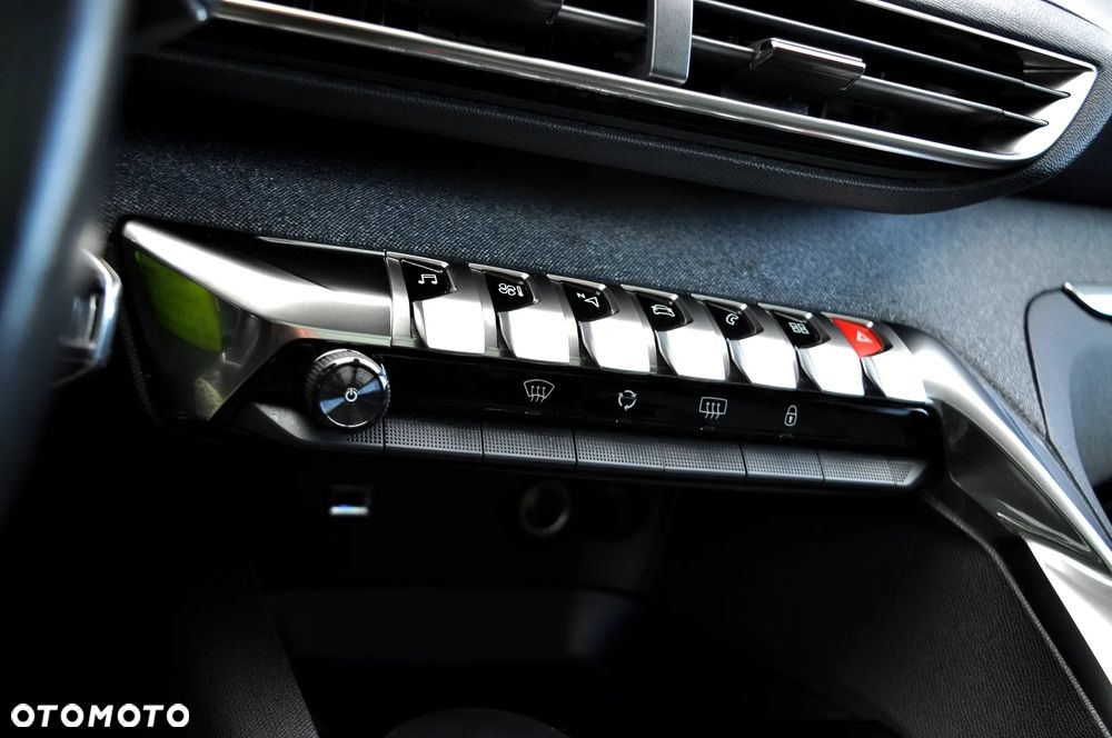 Peugeot 3008 1.2 PureTech Allure S&S - 32