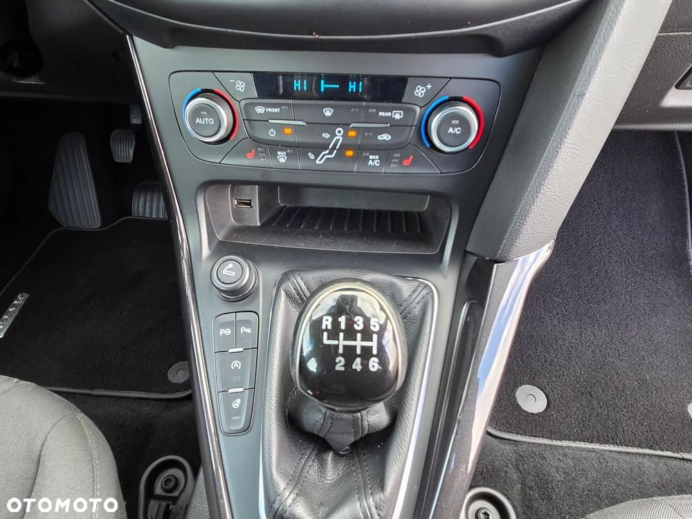 Ford Focus 1.0 EcoBoost Titanium - 24