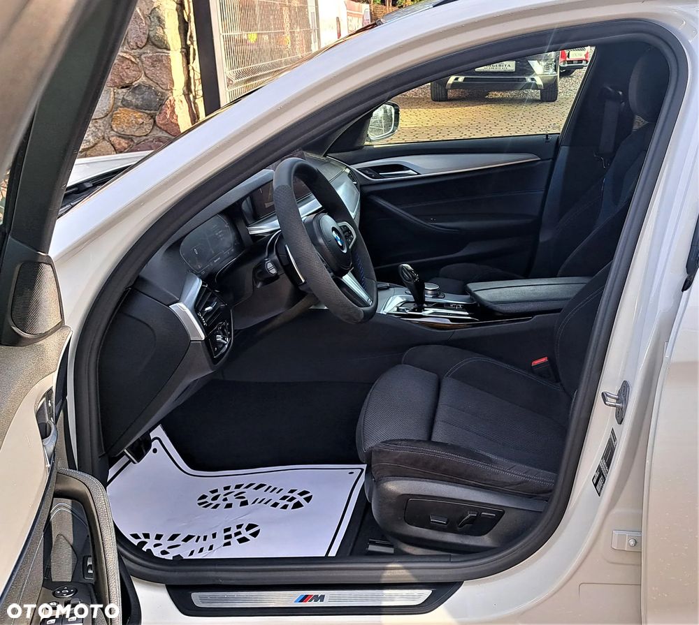 BMW Seria 5 520d Touring M Sport Edition - 18