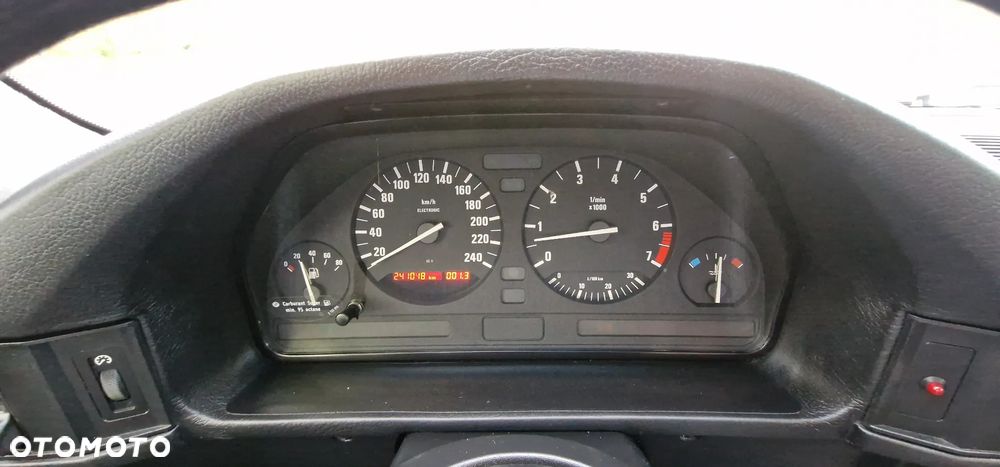 BMW Seria 5 520i - 7