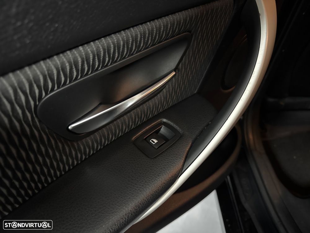 BMW 318 d Line Sport - 37