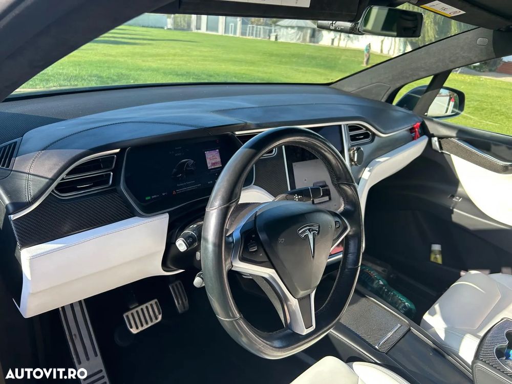 Tesla Model X - 5