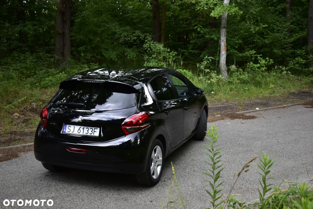 Peugeot 208 - 8