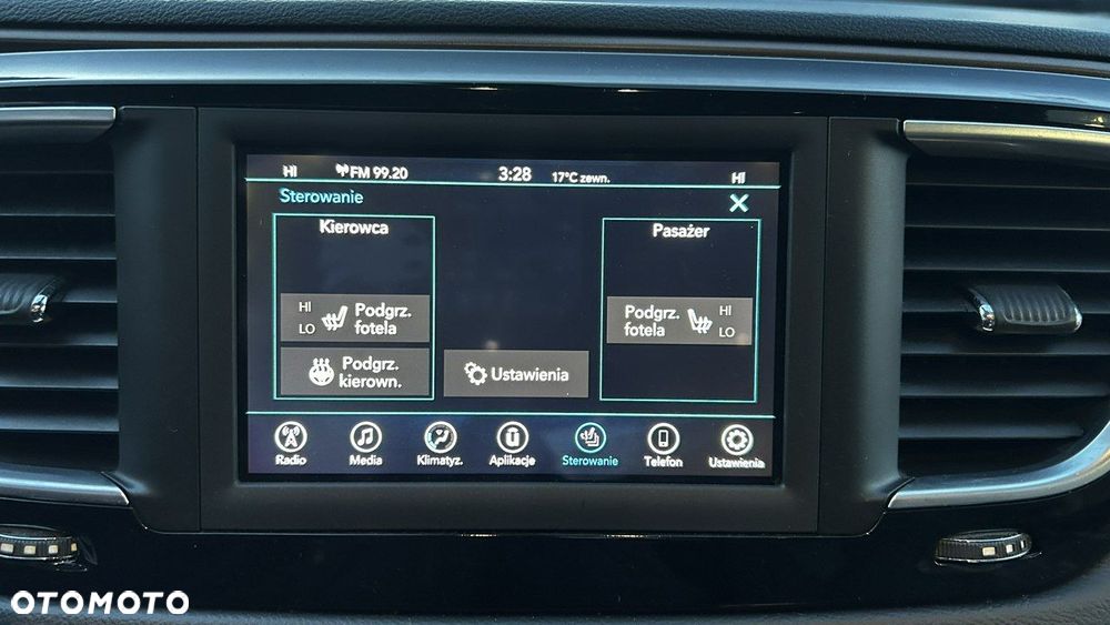 Chrysler Pacifica - 16