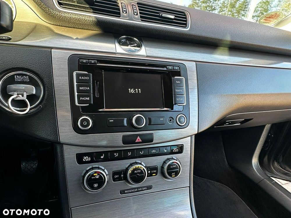 Volkswagen Passat 2.0 TDI DPF Highline - 23