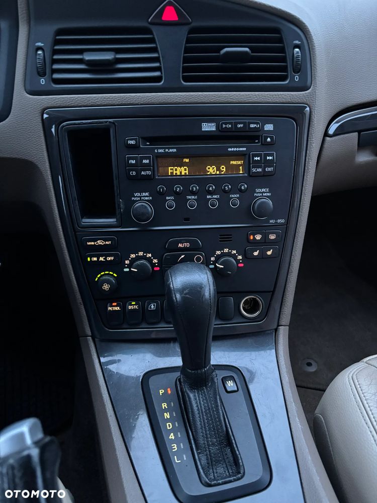 Volvo V70 2.4 Momentum - 24