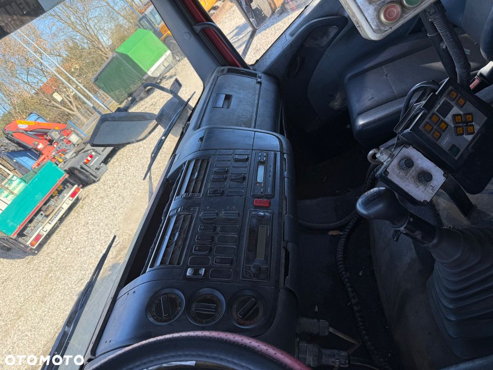 Mercedes-Benz 1833 - 13