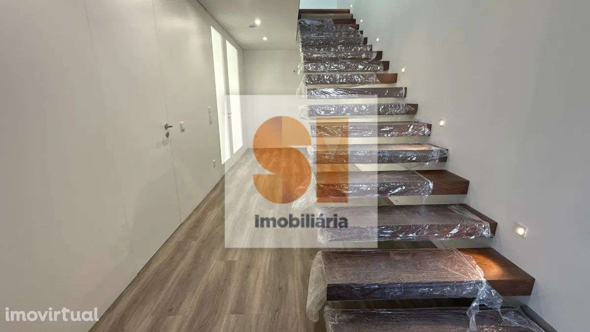 Moradia T4 Nova - Castêlo da Maia - Grande imagem: 2/49