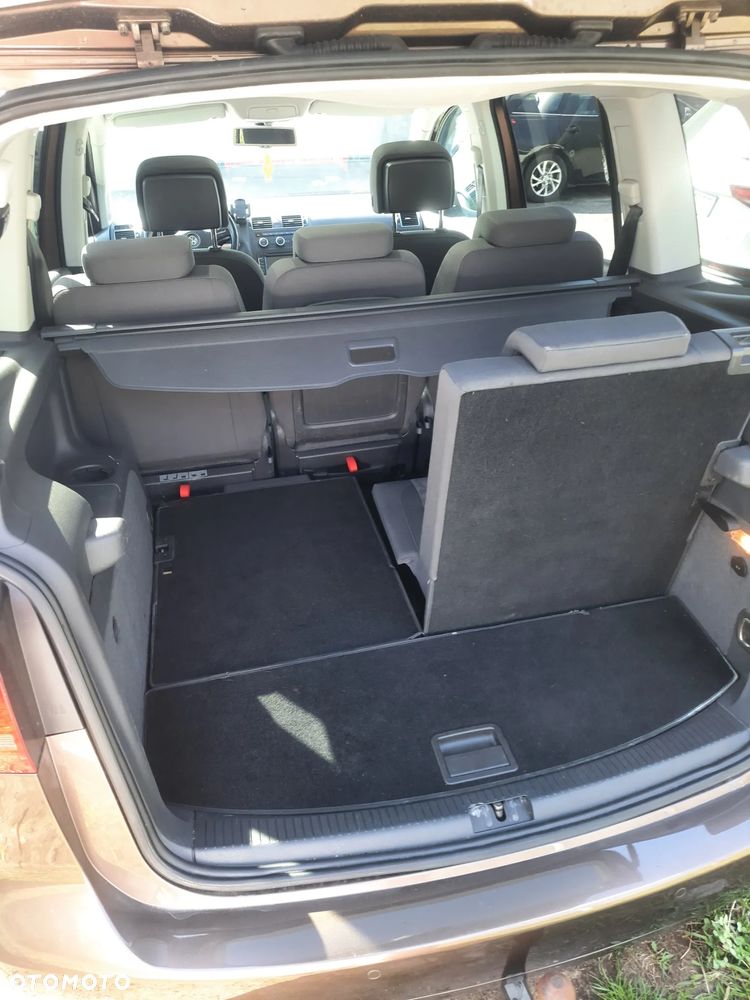 Volkswagen Touran 2.0 TDI DPF DSG Highline - 16