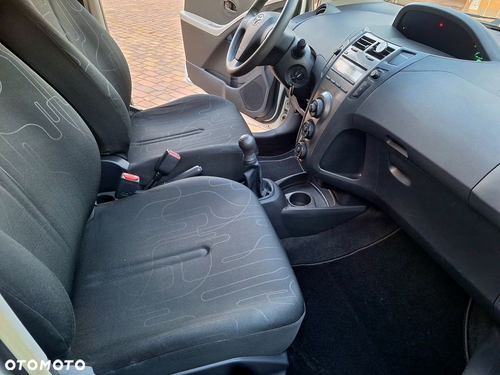 Toyota Yaris - 8