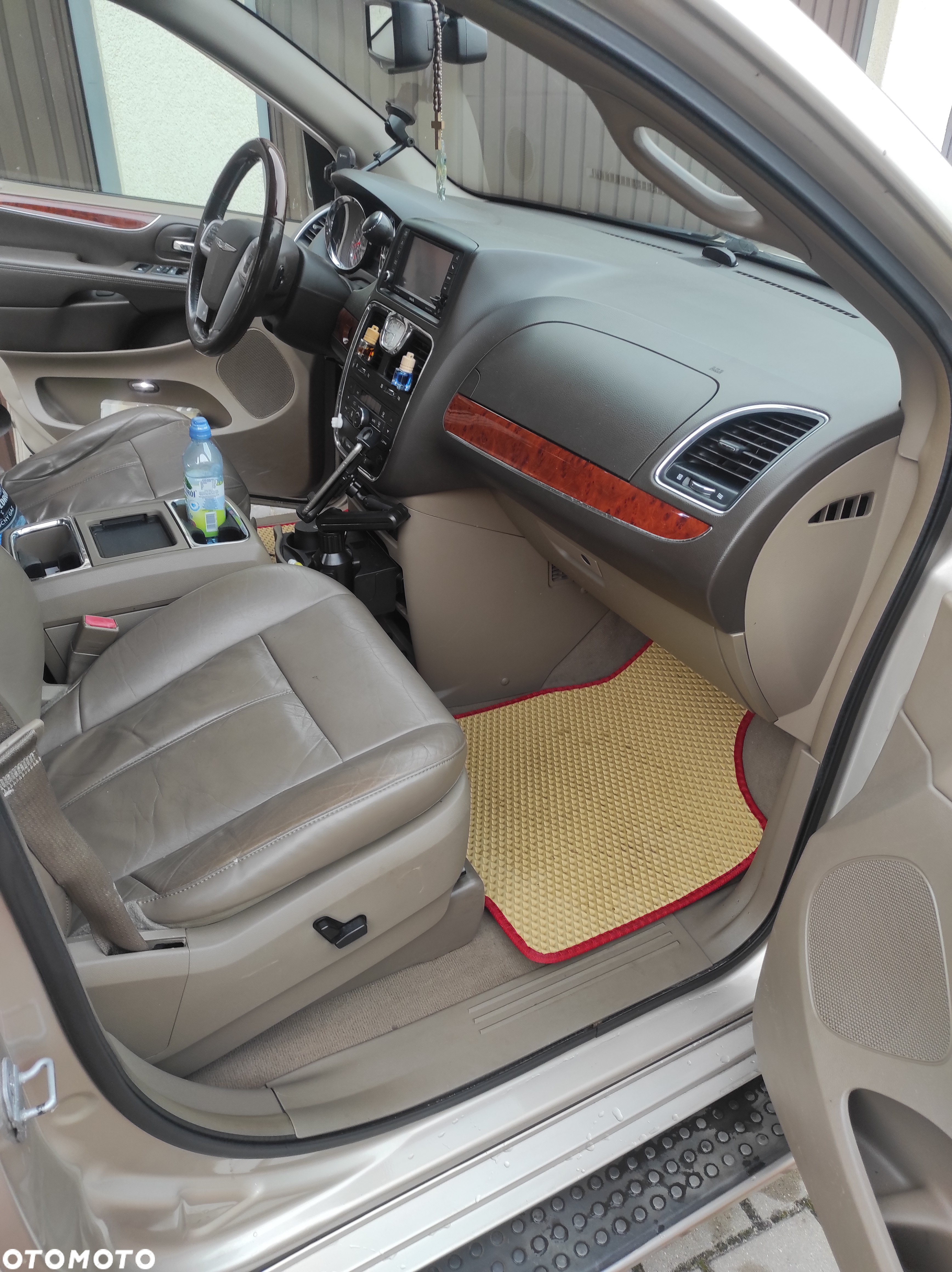 Chrysler Town & Country 3.6 Limited - 10