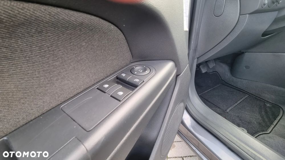 Opel Astra GTC 1.6 Sport - 12