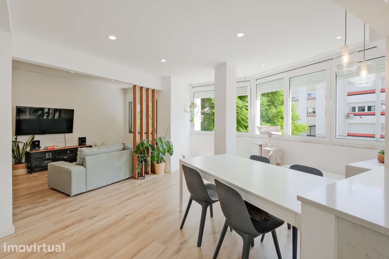 Apartamento T3 Renovado em Linda-a-Velha