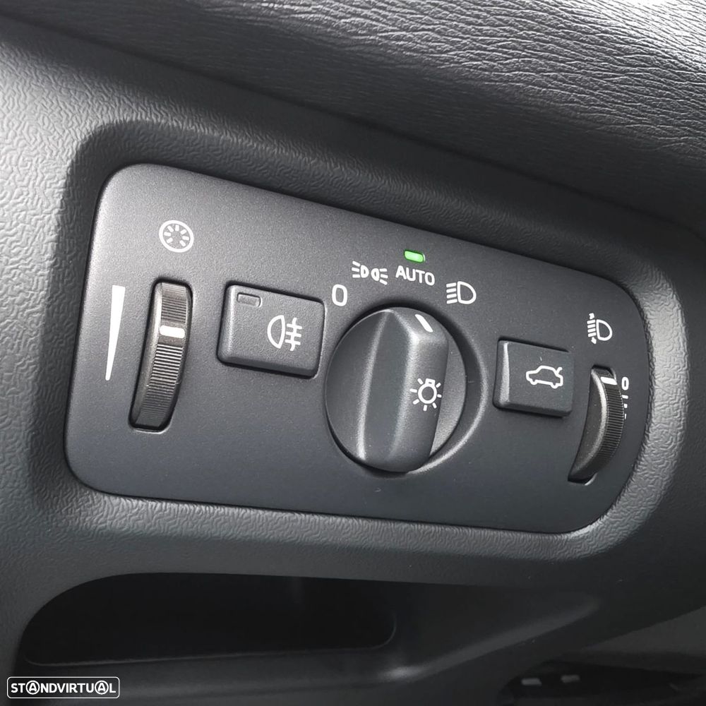 Volvo V40 1.6 D2 R-Design - 19