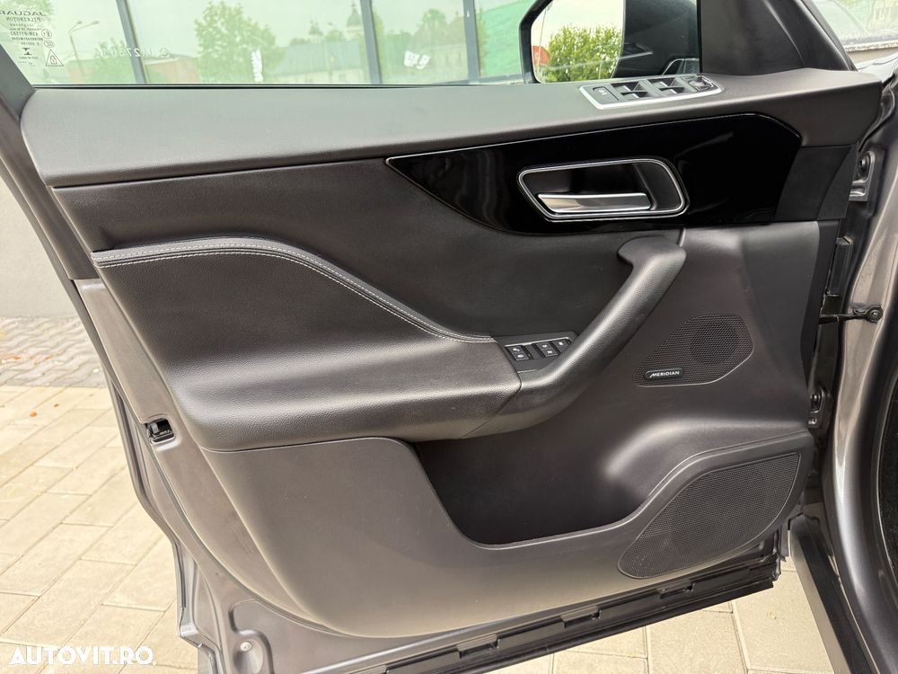 Jaguar F-Pace 25d AWD Aut. R-Sport - 30