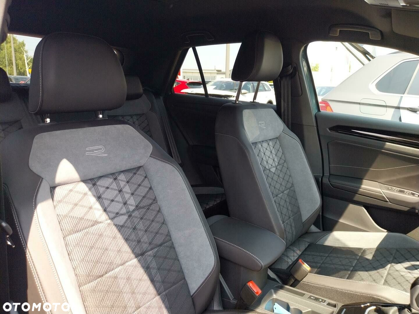 Volkswagen T-Roc - 14