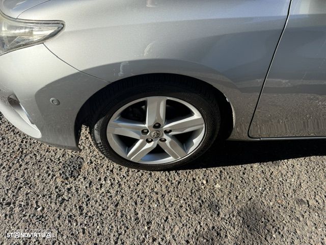 Toyota Auris Touring Sports 1.4 D-4D Exclusive+Skyview - 4