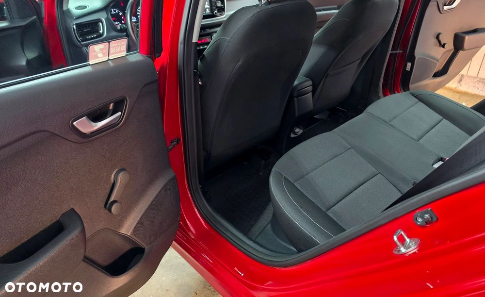 Kia Rio 1.2 L - 24