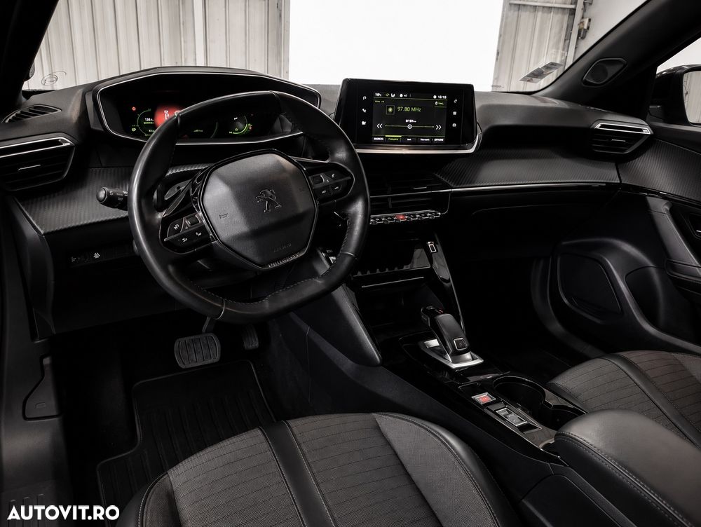 Peugeot 2008 PureTech 130 EAT8 Allure Pack - 5