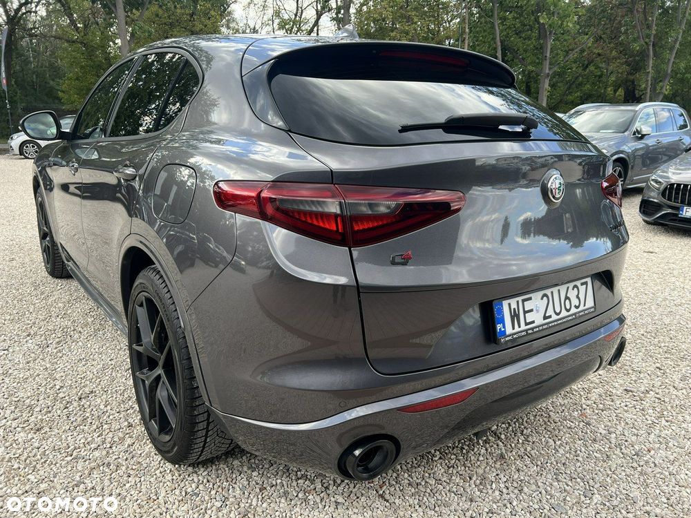 Alfa Romeo Stelvio - 16
