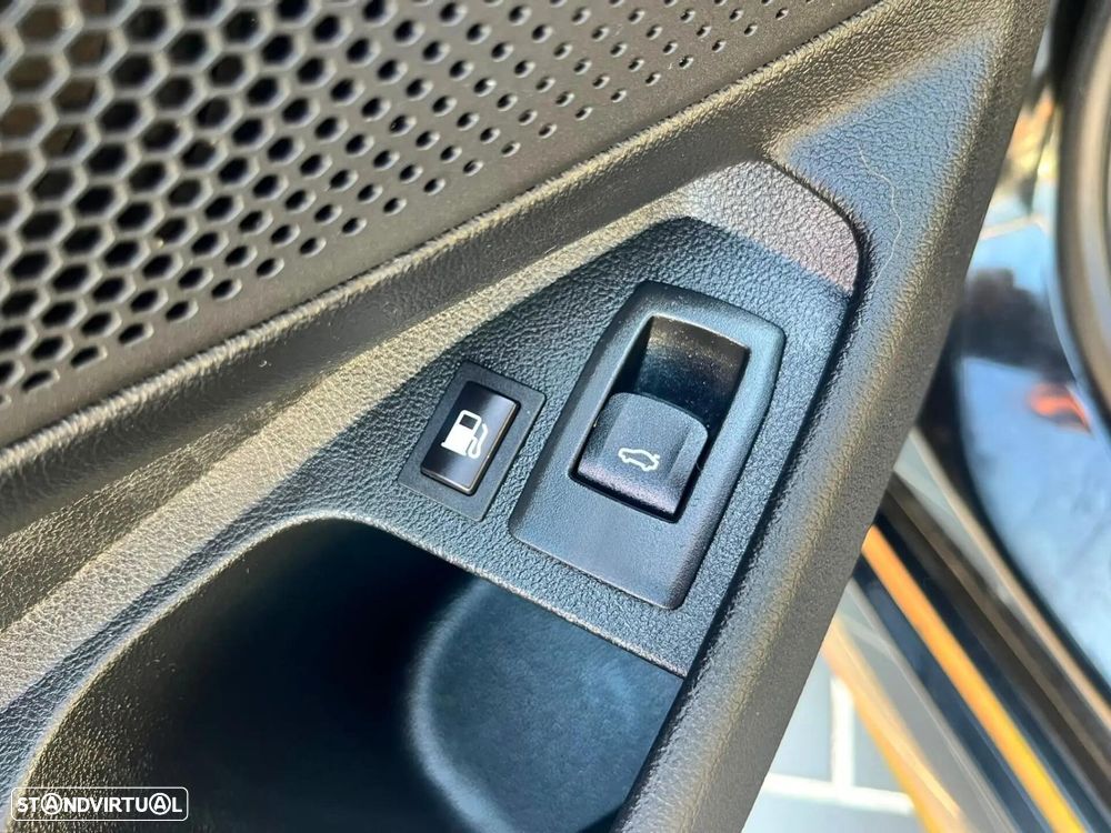 BMW 330 e Pack Desportivo M Auto - 16