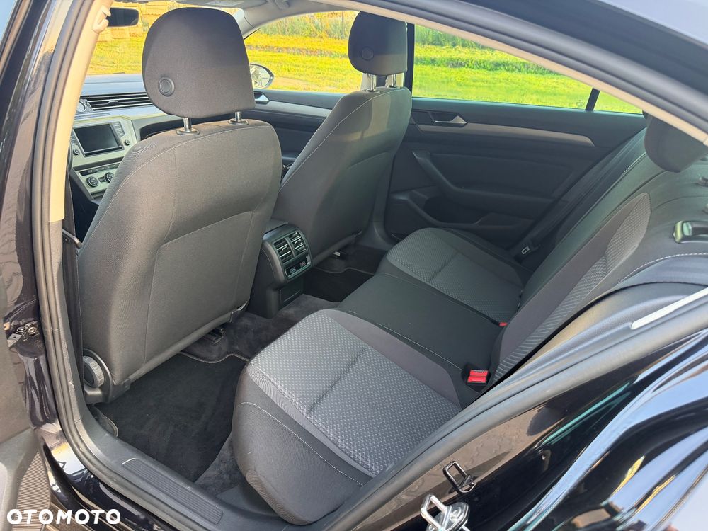 Volkswagen Passat - 16