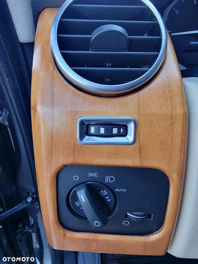 Land Rover Discovery 2.7D V6 HSE - 30