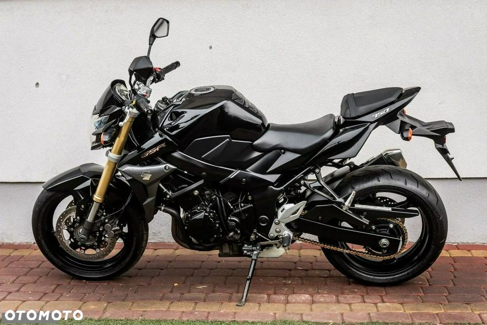 Suzuki GSR - 6