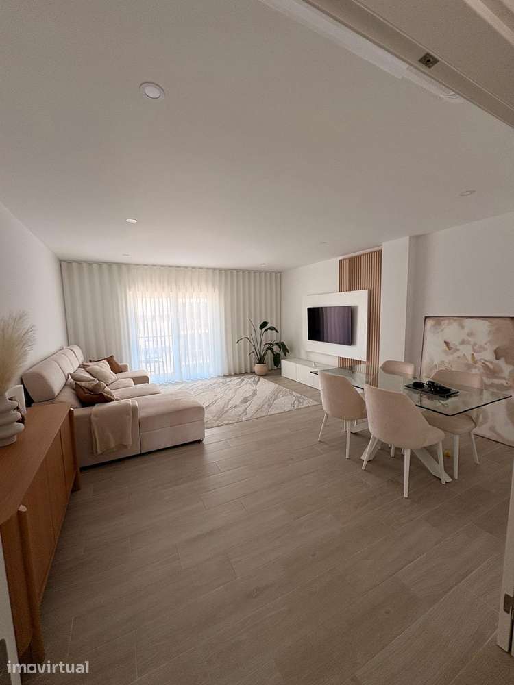 VENDE-SE APARTAMENTO T3 MODERNO E COM BOA EXPOSIÇÃO SOLAR - Grande imagem: 2/11