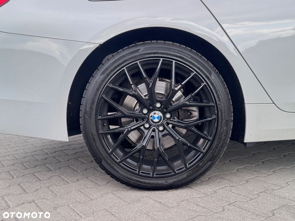 BMW Seria 5 520d Touring M Sport Edition - 10