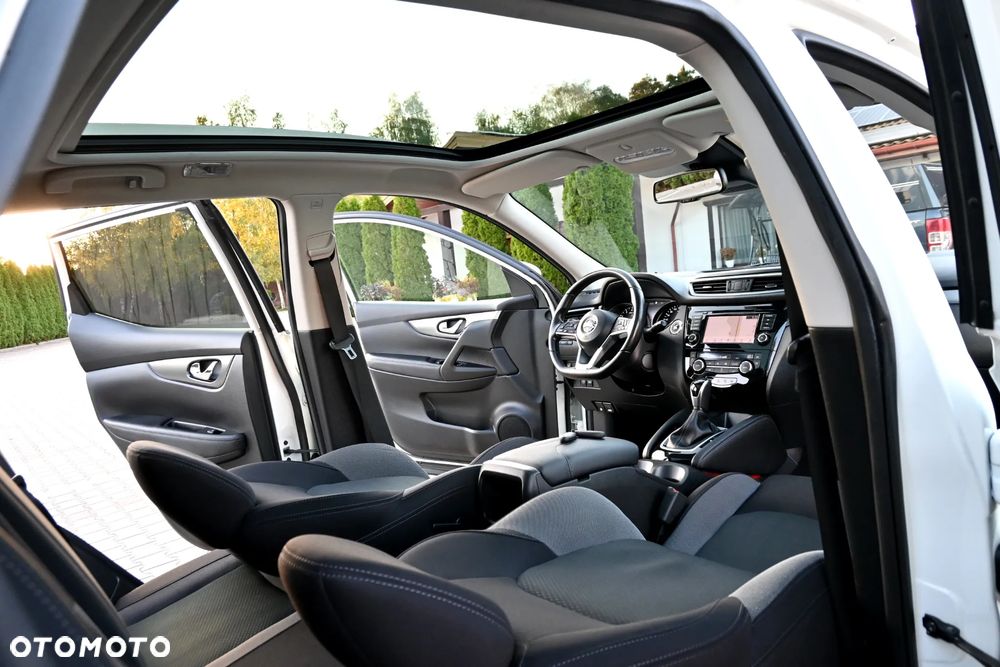 Nissan Qashqai 1.3 DIG-T N-Connecta DCT - 29