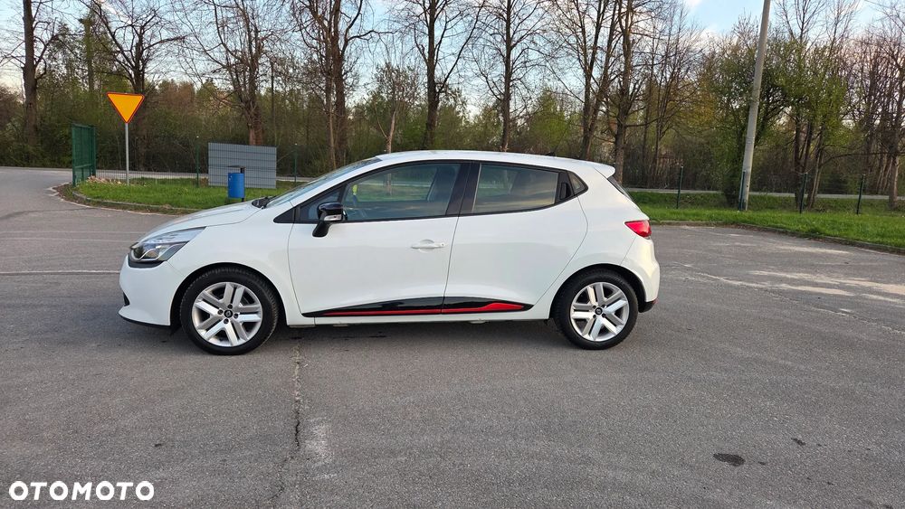 Renault Clio 1.2 16V 75 Luxe - 12