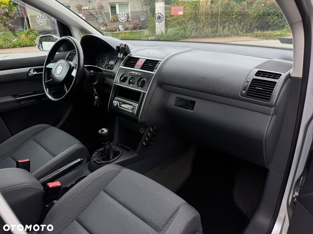 Volkswagen Touran 2.0 TDI Highline - 6
