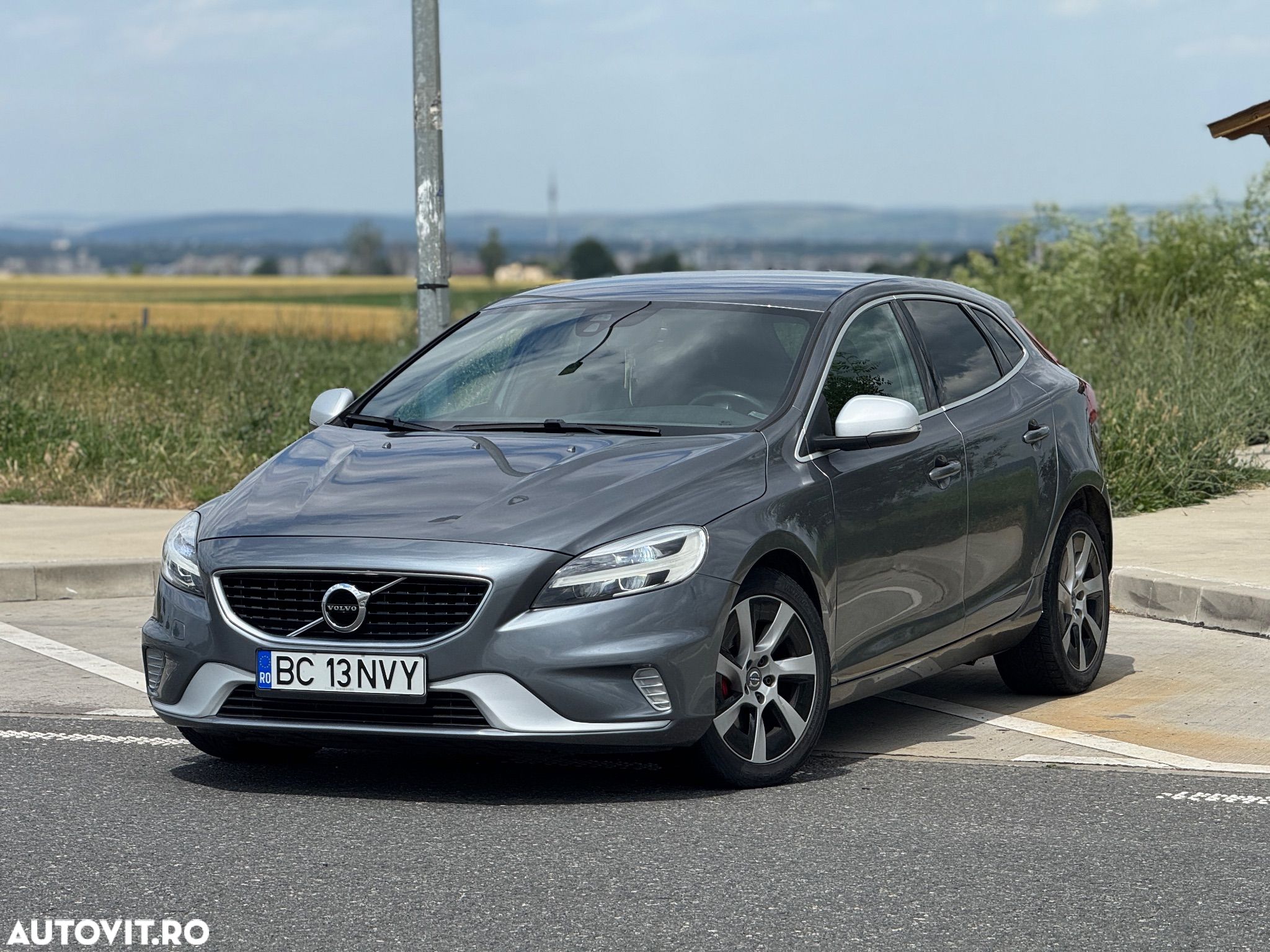 Volvo V40 D3 Geartronic R Design - 1