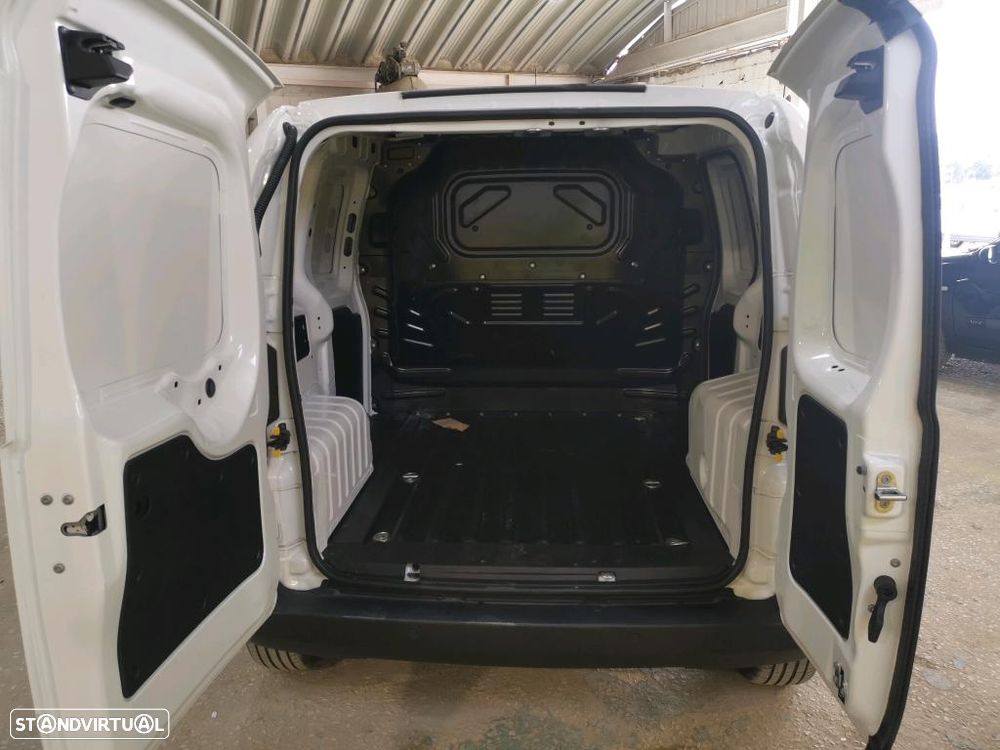 Fiat FIORINO 1.3 M-jet Adventure - 9