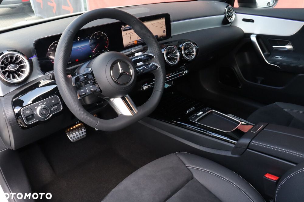 Mercedes-Benz Klasa A 200 AMG Line 7G-DCT - 9