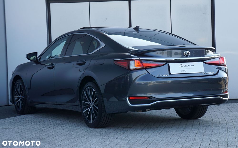 Lexus ES - 6