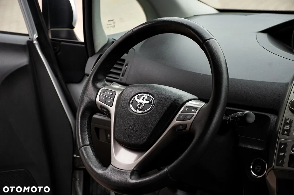 Toyota Verso 1.8 Premium 7os - 22