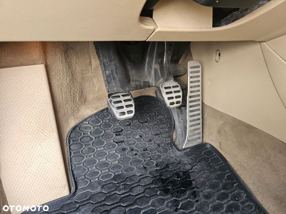 Volkswagen Passat 2.0 TDI DPF Highline - 21