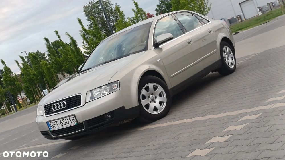 Audi A4 Limousine - 1
