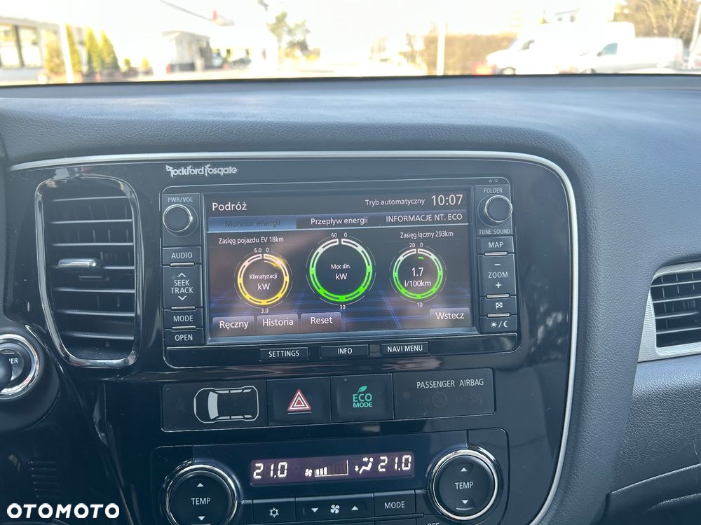 Mitsubishi Outlander Instyle NAVI + - 28