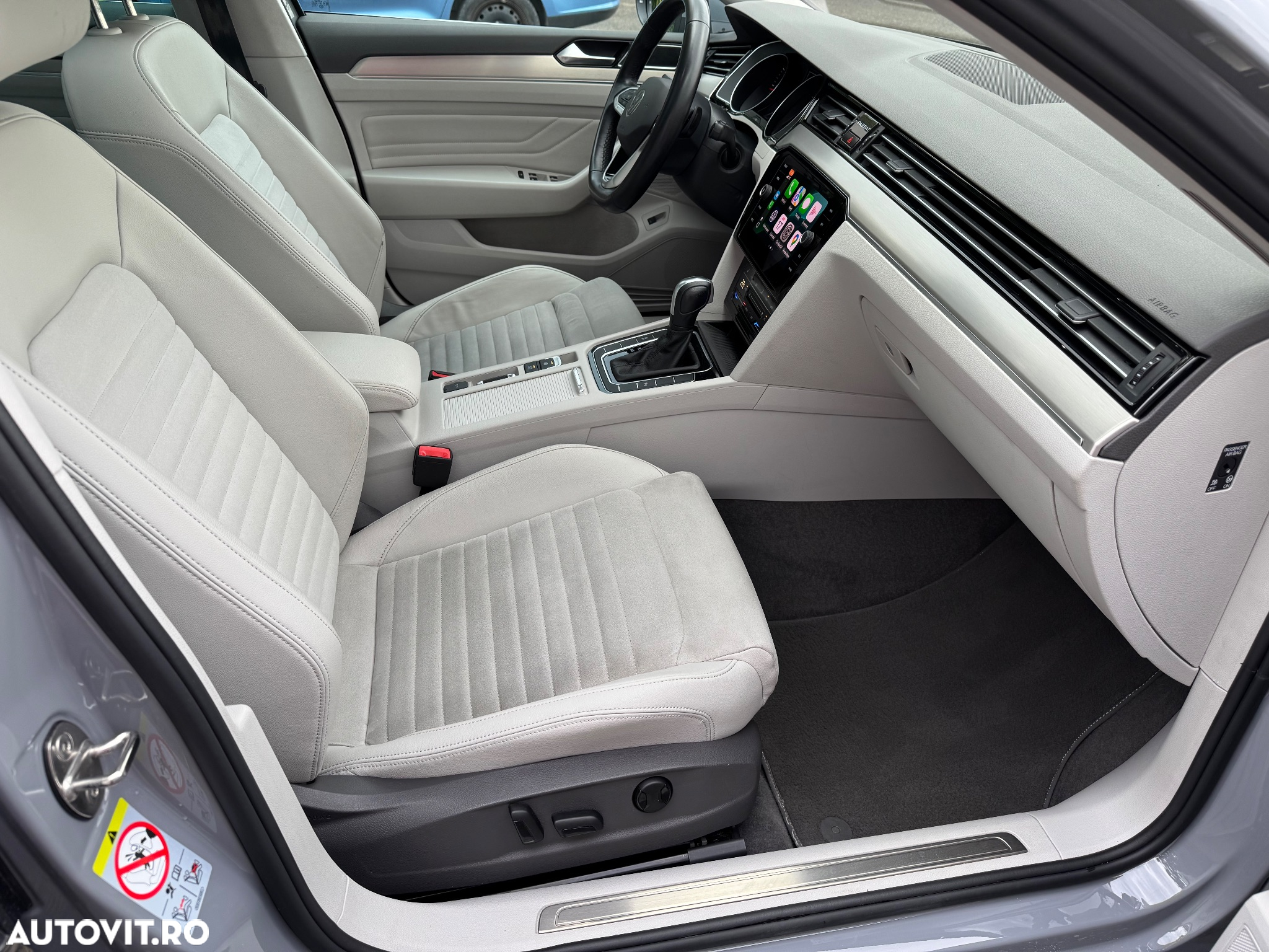 Volkswagen Passat Variant 2.0 TDI SCR DSG Elegance - 25